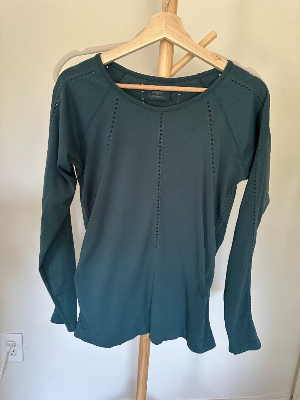 Athleta womens active t-shirt M